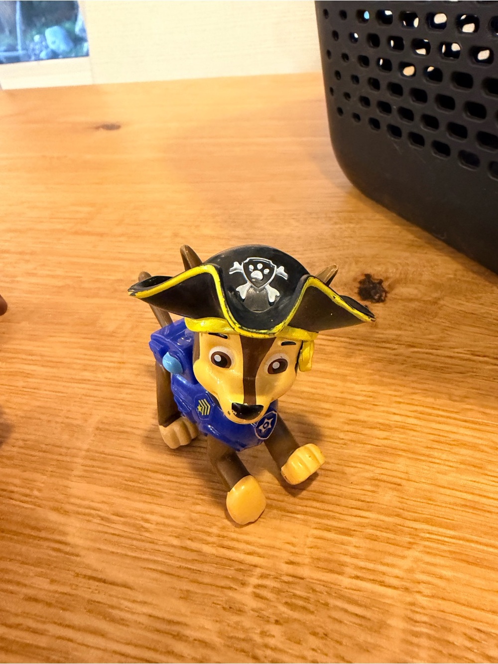 Paw Patrol Pirate Pups Chase Action Figure in Pirate hat